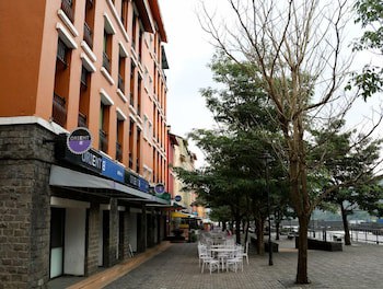 The Waterfront Shaw