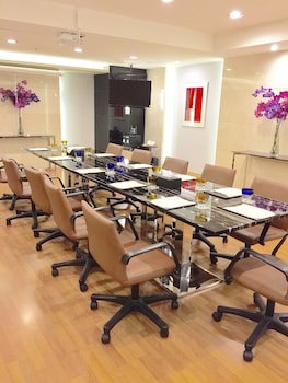 Evergreen Place Siam By Uhg