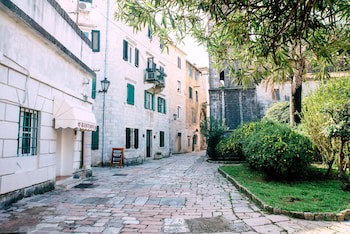 D & Sons Apartments