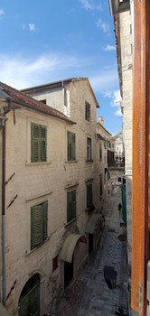 D & Sons Apartments