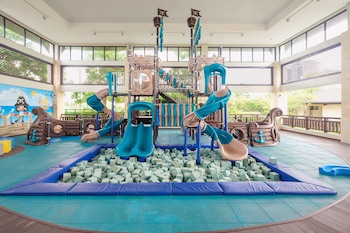 Crimson Resort And Spa Mactan