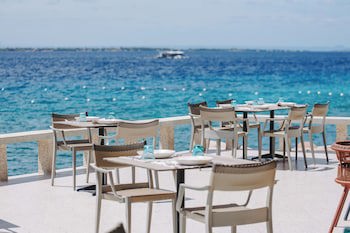 Crimson Resort And Spa Mactan