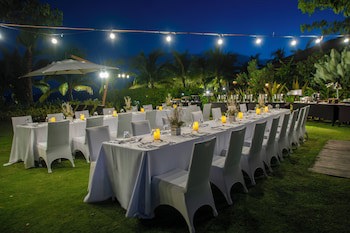 Crimson Resort And Spa Mactan