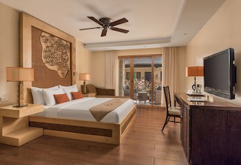 Crimson Resort And Spa Mactan