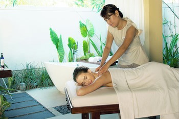 Crimson Resort And Spa Mactan