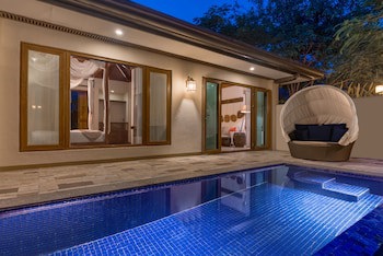 Crimson Resort And Spa Mactan