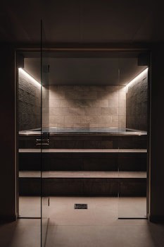 Enter St. Elisabeth Hotel
