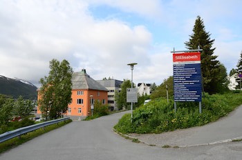 Enter St. Elisabeth Hotel