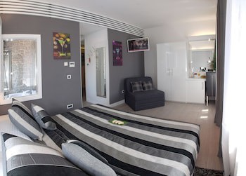Authentic Luxury Rooms
