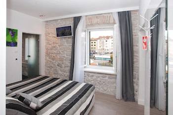 Authentic Luxury Rooms