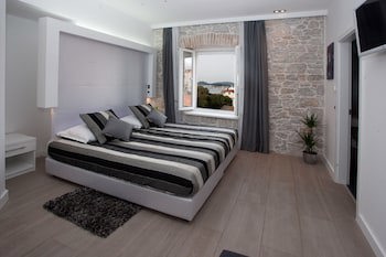 Authentic Luxury Rooms