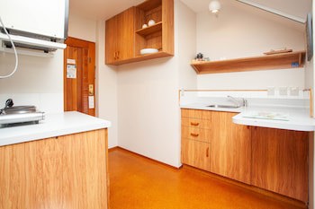 Cascades Lakefront Motel
