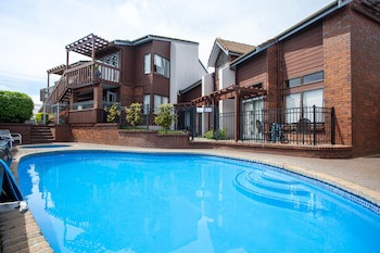 Cascades Lakefront Motel