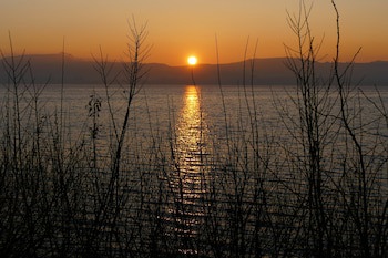 Cascades Lakefront Motel