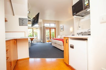 Cascades Lakefront Motel