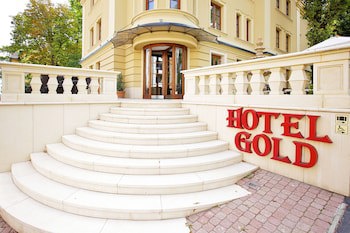 Gold Apartments