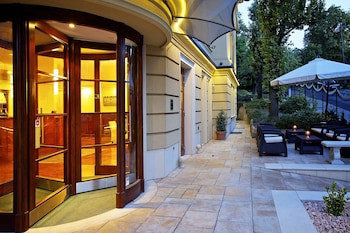 Gold Apartments