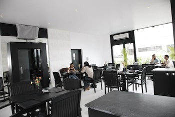 Ar Suites Fontana Bay
