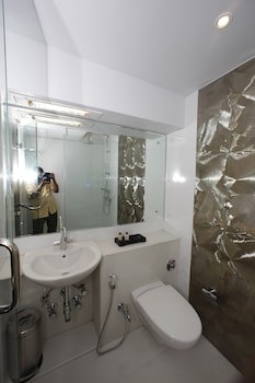 Ar Suites Fontana Bay