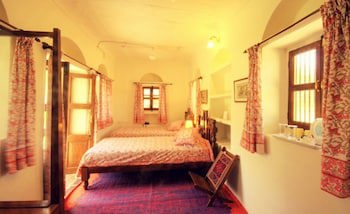 Bijay Niwas Palace 14 Kms From Rampura Agucha
