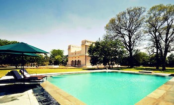 Bijay Niwas Palace 14 Kms From Rampura Agucha