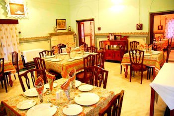Bijay Niwas Palace 14 Kms From Rampura Agucha