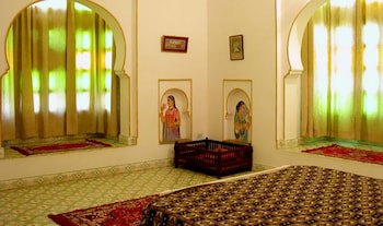 Bijay Niwas Palace 14 Kms From Rampura Agucha