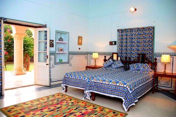 Bijay Niwas Palace 14 Kms From Rampura Agucha