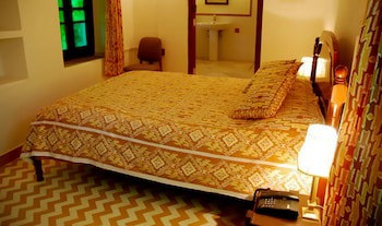 Bijay Niwas Palace 14 Kms From Rampura Agucha