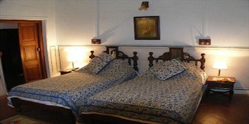 Bijay Niwas Palace 14 Kms From Rampura Agucha