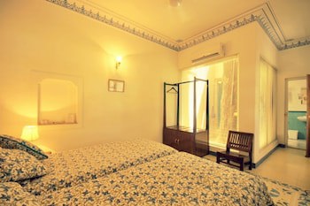 Bijay Niwas Palace 14 Kms From Rampura Agucha