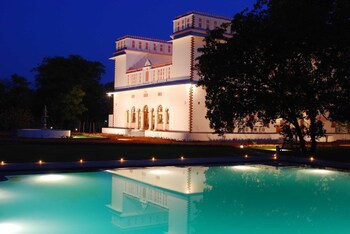 Bijay Niwas Palace 14 Kms From Rampura Agucha
