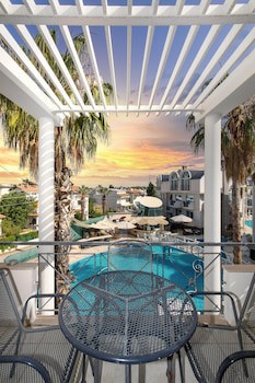 Deluxe Duplex Oda, Havuz Manzaralı, With Balcony or Terrace