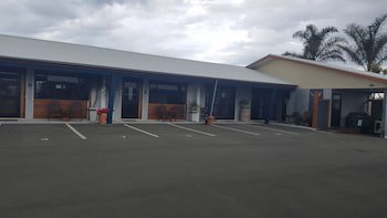 At The Rocks Motor Lodge