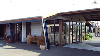 At The Rocks Motor Lodge