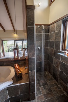 Elephant Hide Of Knysna Guest Lodge