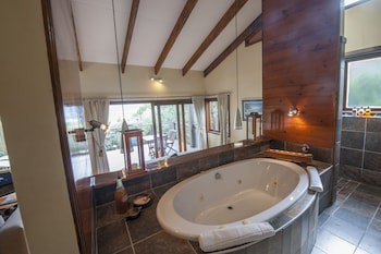 Elephant Hide Of Knysna Guest Lodge
