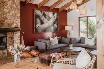 Elephant Hide Of Knysna Guest Lodge