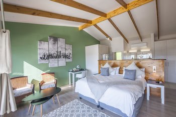 Elephant Hide Of Knysna Guest Lodge
