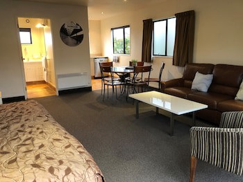 Commodore Motels