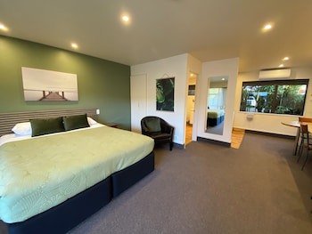 Commodore Motels