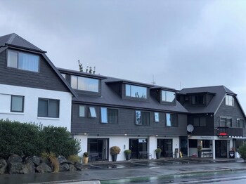 Commodore Motels