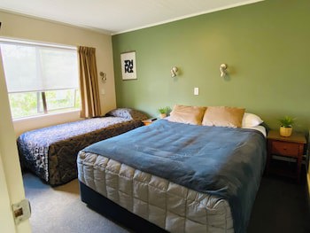 Commodore Motels