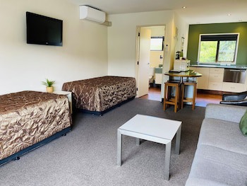 Commodore Motels