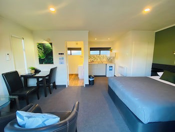 Commodore Motels