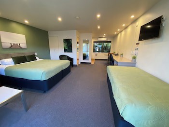 Commodore Motels