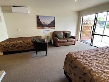 Commodore Motels