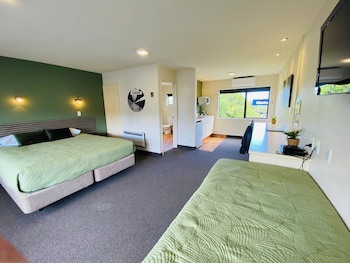 Commodore Motels