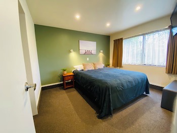 Commodore Motels