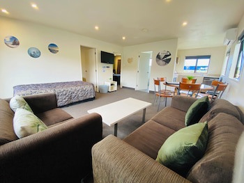 Commodore Motels